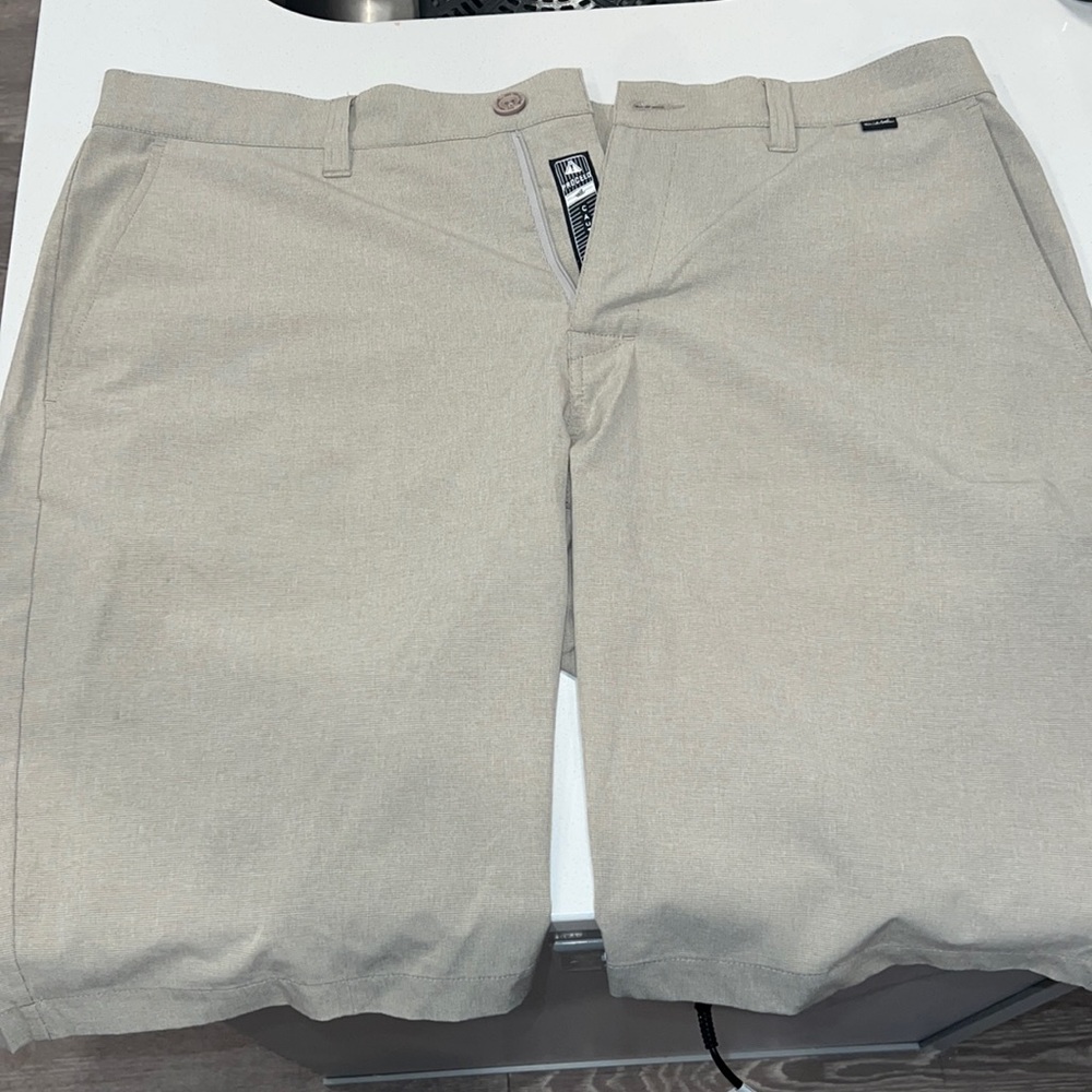 Amazing never worn Travis Mathew Golf shorts
